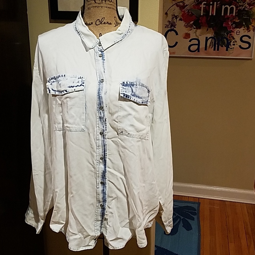 Nwt Two By Vince Camuto Snap Button Down Blouse - image 1